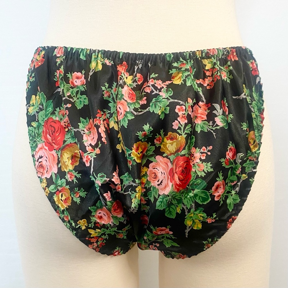 🌺SOLD🌺 NWT Vintage Victoria’s Secret Silky Satin Deadstock Bikini Panties - Picture 6 of 9